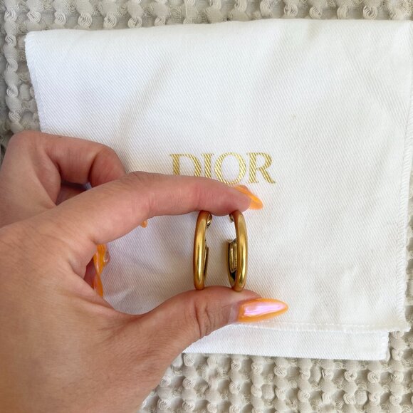 Dior Authentic 30 Montaigne Earrings Gold - Picture 4 of 7